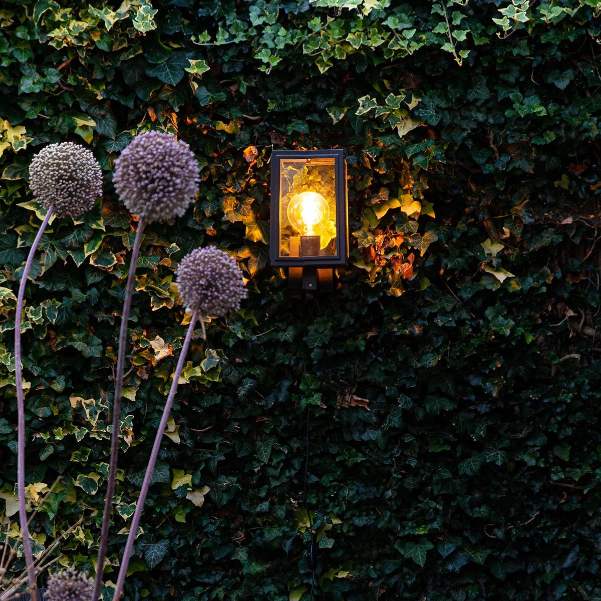 QAZQA Industriƫle Buitenwandlamp Grijs IP44 - Sutton Up - Afbeelding 10