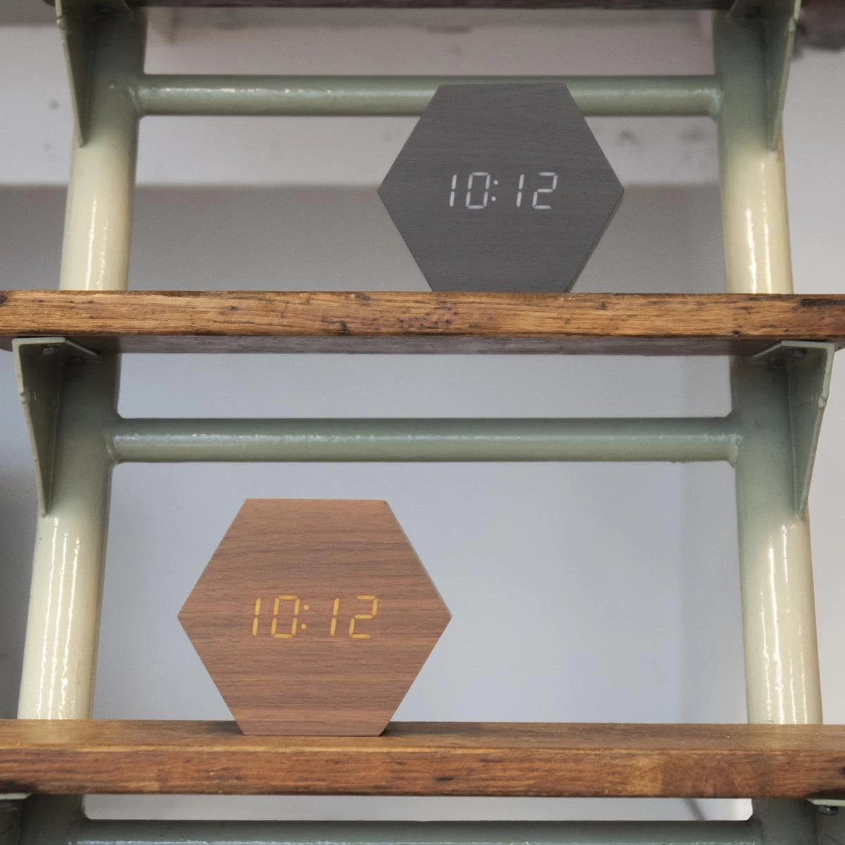 Karlsson Hexagon Wekker 13 X 11 Cm - Afbeelding 4