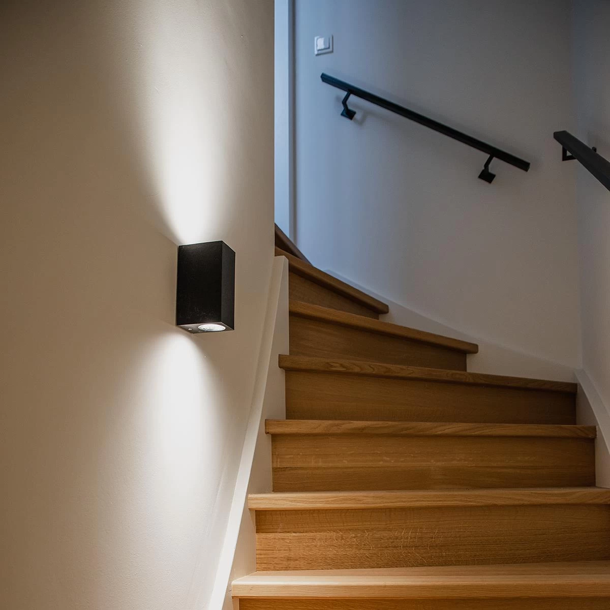 QAZQA Moderne Wandlamp Zwart Van Kunststof - Baleno II - Afbeelding 2